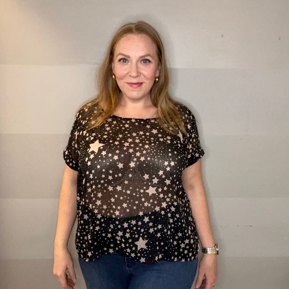 Super cute size 2x American Rag shirt- in great condition, barely worn!